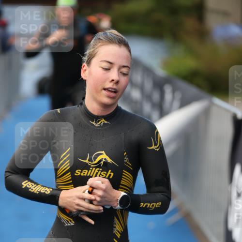 25.08.2024 - Elbe Triathlon Hamburg H.Heesch http://msf.ph/oto/6839570 25.08.2024 08:43:41 Schwimmen 110, 117, 121, 142, 153, 167, 176, 182, 190 meine-sportfotos.de