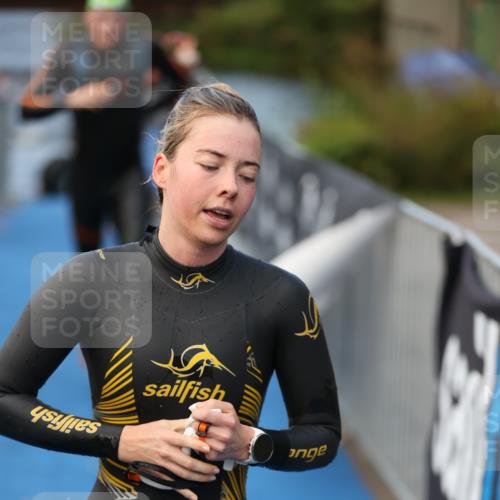 25.08.2024 - Elbe Triathlon Hamburg H.Heesch http://msf.ph/oto/6839577 25.08.2024 08:43:41 Schwimmen 110, 117, 121, 142, 153, 167, 176, 182, 190 meine-sportfotos.de