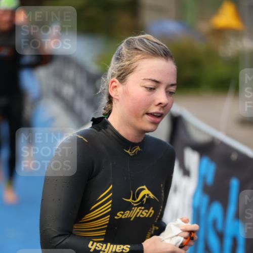 25.08.2024 - Elbe Triathlon Hamburg H.Heesch http://msf.ph/oto/6839602 25.08.2024 08:43:41 Schwimmen 110, 117, 121, 142, 153, 167, 176, 182, 190 meine-sportfotos.de