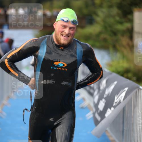 25.08.2024 - Elbe Triathlon Hamburg H.Heesch http://msf.ph/oto/6839618 25.08.2024 08:43:42 Schwimmen 110, 117, 121, 142, 153, 167, 176, 182, 190 meine-sportfotos.de
