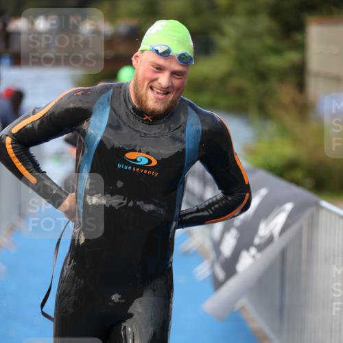 25.08.2024 - Elbe Triathlon Hamburg H.Heesch http://msf.ph/oto/6839633 25.08.2024 08:43:42 Schwimmen 110, 117, 121, 142, 153, 167, 176, 182, 190 meine-sportfotos.de