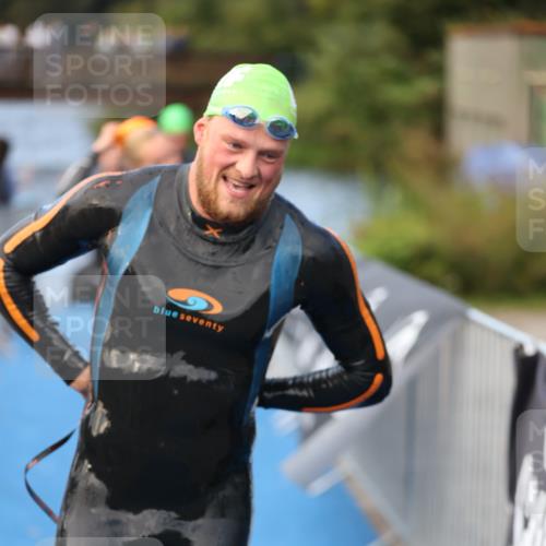 25.08.2024 - Elbe Triathlon Hamburg H.Heesch http://msf.ph/oto/6839645 25.08.2024 08:43:43 Schwimmen 110, 117, 121, 142, 153, 167, 176, 182, 190 meine-sportfotos.de