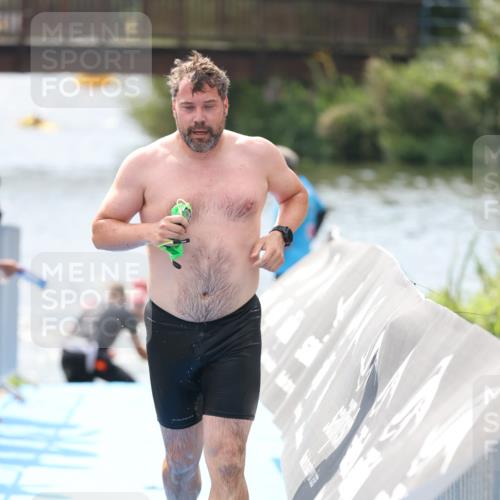 25.08.2024 - Elbe Triathlon Hamburg H.Heesch http://msf.ph/oto/6839649 25.08.2024 14:05:56 Schwimmen 6, 15, 17, 19, 23, 29 meine-sportfotos.de
