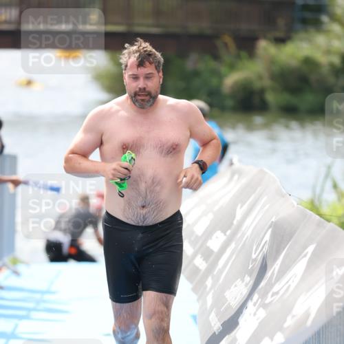 25.08.2024 - Elbe Triathlon Hamburg H.Heesch http://msf.ph/oto/6839655 25.08.2024 14:05:56 Schwimmen 6, 15, 17, 19, 23, 29 meine-sportfotos.de