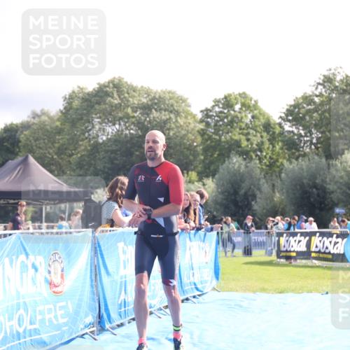 25.08.2024 - Elbe Triathlon Hamburg H.Heesch http://msf.ph/oto/6839658 25.08.2024 10:26:23 Ziel 60, 99 meine-sportfotos.de