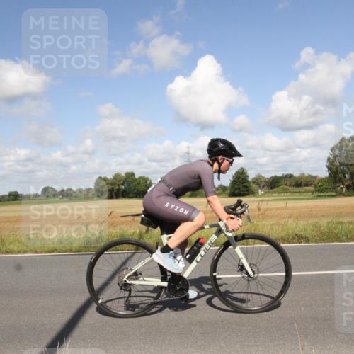 25.08.2024 - Elbe Triathlon Hamburg Fuchs,  Jonas http://msf.ph/oto/6839668 25.08.2024 11:01:47 Radfahren 779, 674, 1637 meine-sportfotos.de