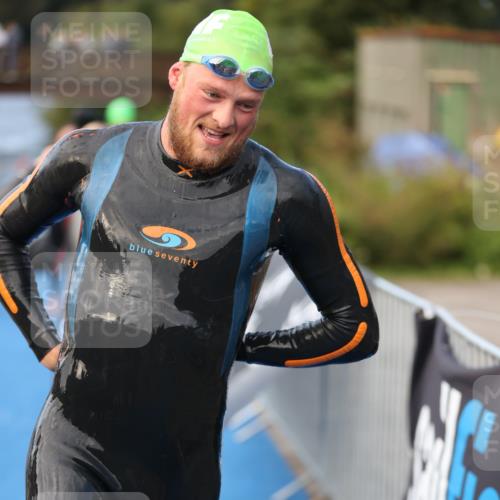 25.08.2024 - Elbe Triathlon Hamburg H.Heesch http://msf.ph/oto/6839669 25.08.2024 08:43:43 Schwimmen 110, 117, 121, 142, 153, 167, 176, 182, 190 meine-sportfotos.de