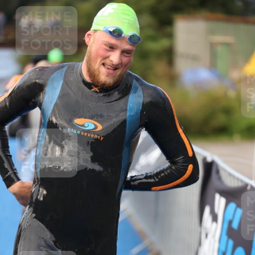 25.08.2024 - Elbe Triathlon Hamburg H.Heesch http://msf.ph/oto/6839674 25.08.2024 08:43:43 Schwimmen 110, 117, 121, 142, 153, 167, 176, 182, 190 meine-sportfotos.de
