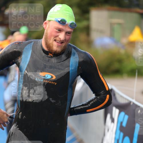 25.08.2024 - Elbe Triathlon Hamburg H.Heesch http://msf.ph/oto/6839682 25.08.2024 08:43:43 Schwimmen 110, 117, 121, 142, 153, 167, 176, 182, 190 meine-sportfotos.de