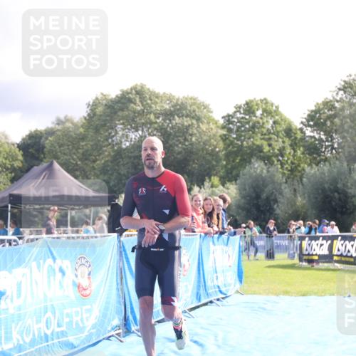 25.08.2024 - Elbe Triathlon Hamburg H.Heesch http://msf.ph/oto/6839684 25.08.2024 10:26:23 Ziel 60, 99 meine-sportfotos.de