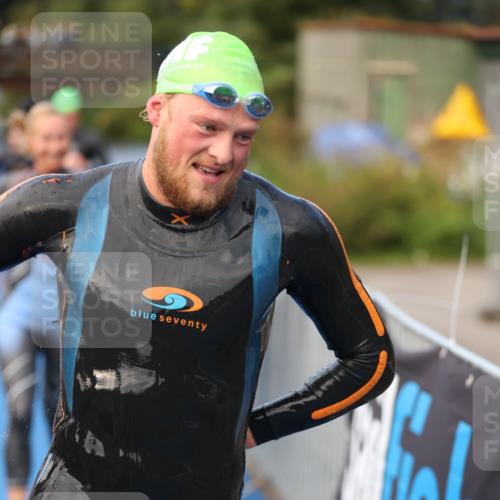 25.08.2024 - Elbe Triathlon Hamburg H.Heesch http://msf.ph/oto/6839688 25.08.2024 08:43:43 Schwimmen 110, 117, 121, 142, 153, 167, 176, 182, 190 meine-sportfotos.de
