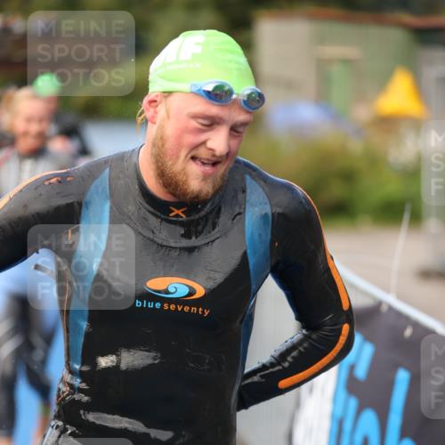 25.08.2024 - Elbe Triathlon Hamburg H.Heesch http://msf.ph/oto/6839692 25.08.2024 08:43:43 Schwimmen 110, 117, 121, 142, 153, 167, 176, 182, 190 meine-sportfotos.de