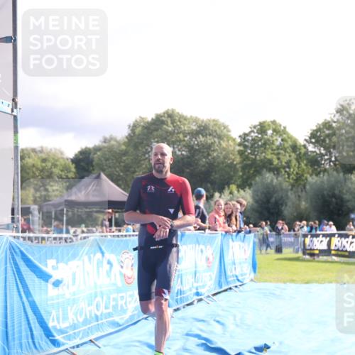 25.08.2024 - Elbe Triathlon Hamburg H.Heesch http://msf.ph/oto/6839712 25.08.2024 10:26:23 Ziel 60, 99 meine-sportfotos.de