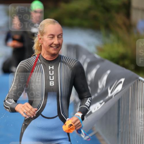 25.08.2024 - Elbe Triathlon Hamburg H.Heesch http://msf.ph/oto/6839714 25.08.2024 08:43:44 Schwimmen 110, 117, 121, 142, 153, 167, 176, 182, 190 meine-sportfotos.de