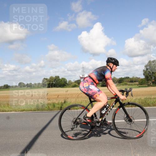25.08.2024 - Elbe Triathlon Hamburg Fuchs,  Jonas http://msf.ph/oto/6839715 25.08.2024 11:02:06 Radfahren 1684, 1678, 1644 meine-sportfotos.de