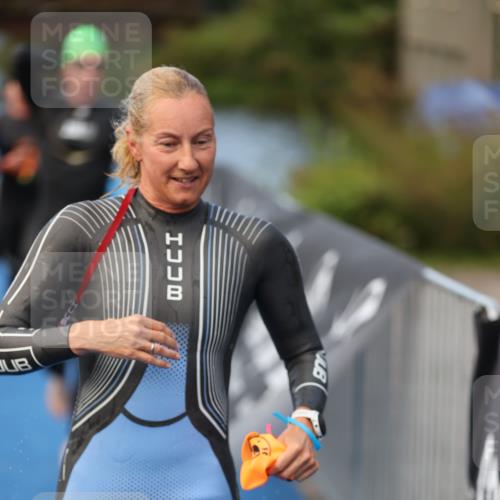 25.08.2024 - Elbe Triathlon Hamburg H.Heesch http://msf.ph/oto/6839744 25.08.2024 08:43:44 Schwimmen 110, 117, 121, 142, 153, 167, 176, 182, 190 meine-sportfotos.de