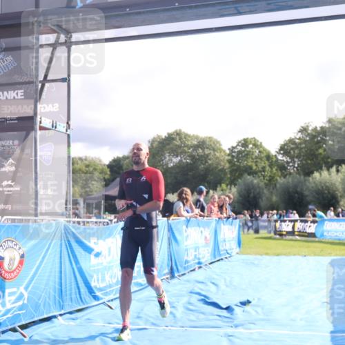 25.08.2024 - Elbe Triathlon Hamburg H.Heesch http://msf.ph/oto/6839750 25.08.2024 10:26:24 Ziel 60 meine-sportfotos.de