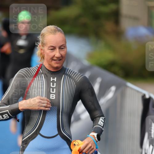 25.08.2024 - Elbe Triathlon Hamburg H.Heesch http://msf.ph/oto/6839751 25.08.2024 08:43:44 Schwimmen 110, 117, 121, 142, 153, 167, 176, 182, 190 meine-sportfotos.de