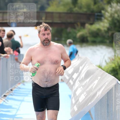 25.08.2024 - Elbe Triathlon Hamburg H.Heesch http://msf.ph/oto/6839759 25.08.2024 14:05:57 Schwimmen 6, 15, 17, 19, 23, 29 meine-sportfotos.de