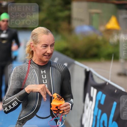 25.08.2024 - Elbe Triathlon Hamburg H.Heesch http://msf.ph/oto/6839801 25.08.2024 08:43:44 Schwimmen 110, 117, 121, 142, 153, 167, 176, 182, 190 meine-sportfotos.de