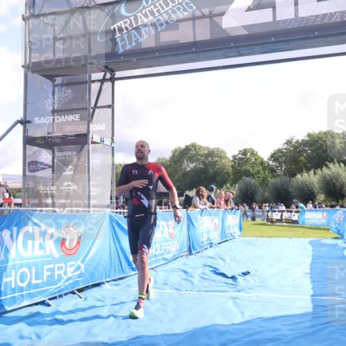 25.08.2024 - Elbe Triathlon Hamburg H.Heesch http://msf.ph/oto/6839810 25.08.2024 10:26:24 Ziel 60 meine-sportfotos.de