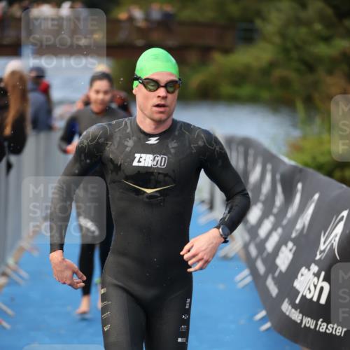 25.08.2024 - Elbe Triathlon Hamburg H.Heesch http://msf.ph/oto/6839811 25.08.2024 08:43:45 Schwimmen 110, 117, 121, 142, 153, 167, 176, 182, 190 meine-sportfotos.de
