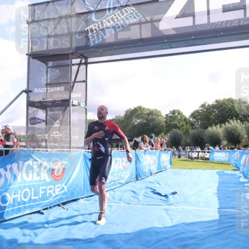 25.08.2024 - Elbe Triathlon Hamburg H.Heesch http://msf.ph/oto/6839817 25.08.2024 10:26:24 Ziel 60 meine-sportfotos.de