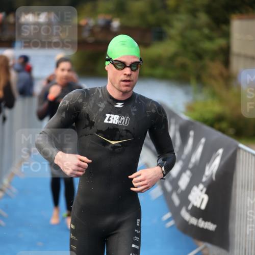 25.08.2024 - Elbe Triathlon Hamburg H.Heesch http://msf.ph/oto/6839850 25.08.2024 08:43:46 Schwimmen 110, 117, 121, 142, 153, 167, 176, 182, 190 meine-sportfotos.de