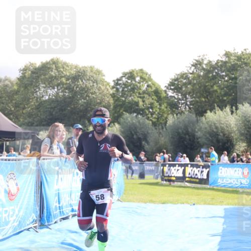 25.08.2024 - Elbe Triathlon Hamburg H.Heesch http://msf.ph/oto/6839855 25.08.2024 10:26:34 Ziel 58 meine-sportfotos.de