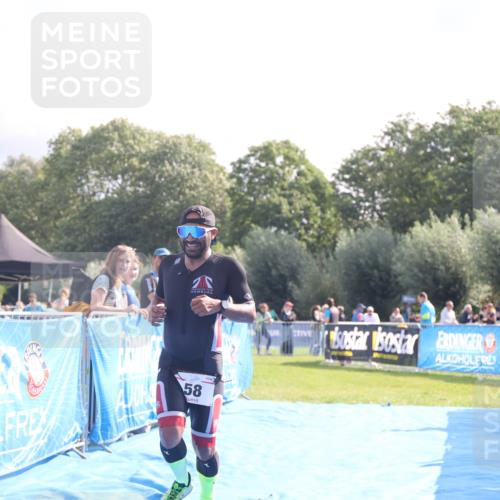 25.08.2024 - Elbe Triathlon Hamburg H.Heesch http://msf.ph/oto/6839864 25.08.2024 10:26:34 Ziel 58 meine-sportfotos.de