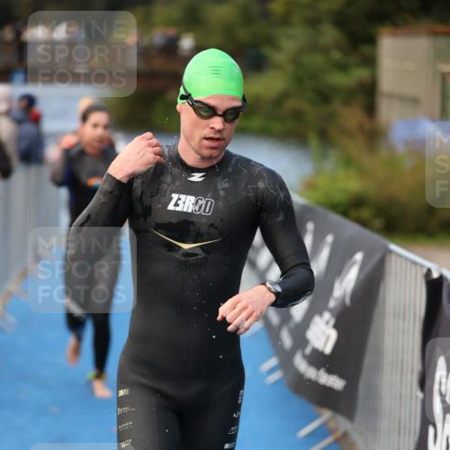 25.08.2024 - Elbe Triathlon Hamburg H.Heesch http://msf.ph/oto/6839871 25.08.2024 08:43:46 Schwimmen 110, 117, 121, 142, 153, 167, 176, 182, 190 meine-sportfotos.de