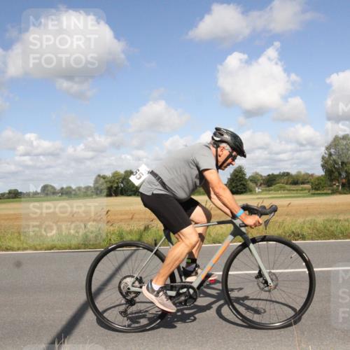 25.08.2024 - Elbe Triathlon Hamburg Fuchs,  Jonas http://msf.ph/oto/6839873 25.08.2024 11:03:06 Radfahren 1453, 1465, 1649 meine-sportfotos.de