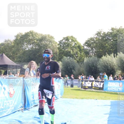25.08.2024 - Elbe Triathlon Hamburg H.Heesch http://msf.ph/oto/6839876 25.08.2024 10:26:34 Ziel 58 meine-sportfotos.de