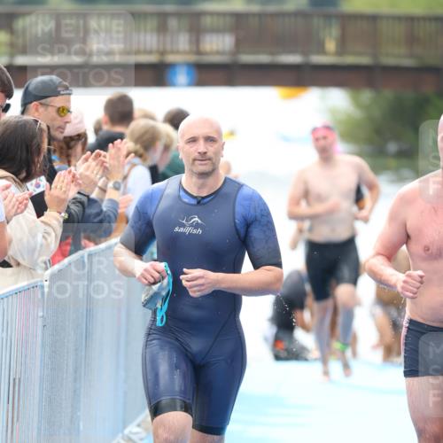 25.08.2024 - Elbe Triathlon Hamburg H.Heesch http://msf.ph/oto/6839881 25.08.2024 14:06:11 Schwimmen 6, 7, 10, 17, 18, 23, 28, 30 meine-sportfotos.de