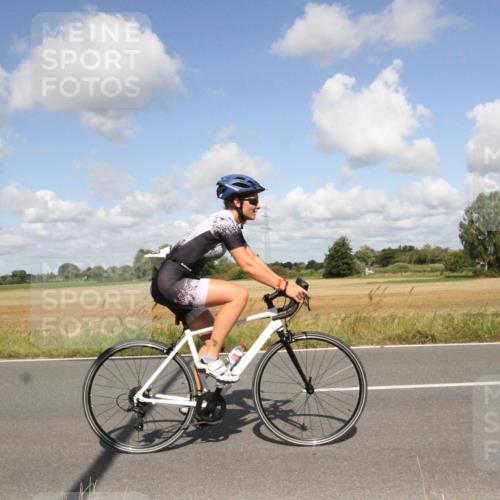 25.08.2024 - Elbe Triathlon Hamburg Fuchs,  Jonas http://msf.ph/oto/6839882 25.08.2024 11:03:07 Radfahren 1453, 1465, 1649, 1442 meine-sportfotos.de