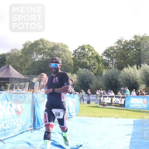 25.08.2024 - Elbe Triathlon Hamburg H.Heesch http://msf.ph/oto/6839886 25.08.2024 10:26:34 Ziel 58 meine-sportfotos.de