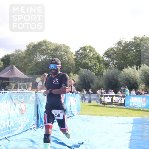 25.08.2024 - Elbe Triathlon Hamburg H.Heesch http://msf.ph/oto/6839892 25.08.2024 10:26:34 Ziel 58 meine-sportfotos.de