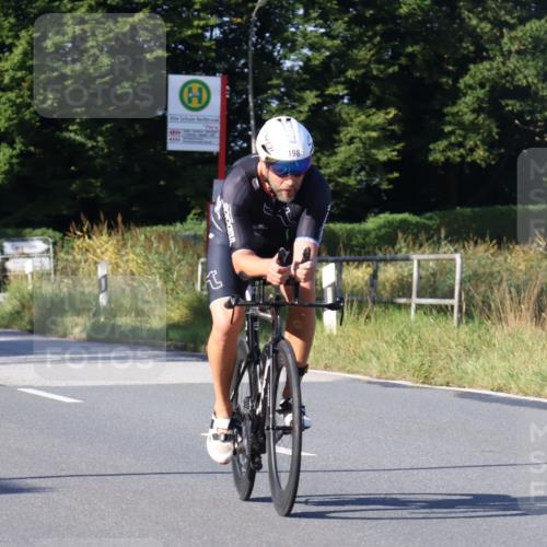 25.08.2024 - Elbe Triathlon Hamburg Fuchs,  Jonas http://msf.ph/oto/6839902 25.08.2024 09:37:18 Radfahren 496, 198, 208 meine-sportfotos.de