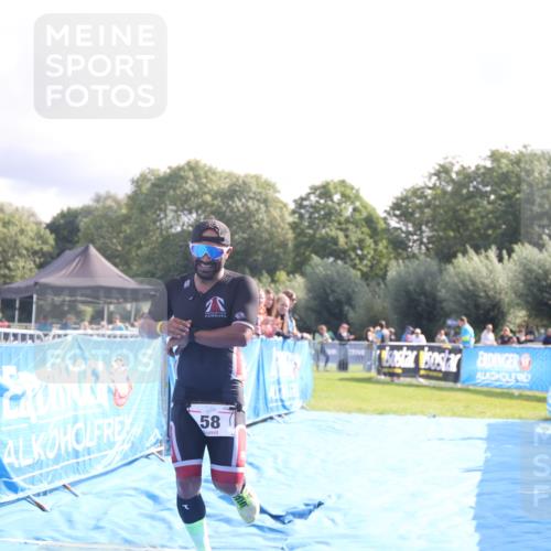 25.08.2024 - Elbe Triathlon Hamburg H.Heesch http://msf.ph/oto/6839905 25.08.2024 10:26:34 Ziel 58 meine-sportfotos.de