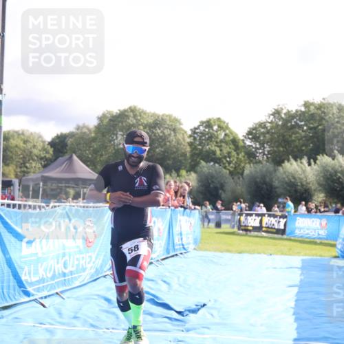 25.08.2024 - Elbe Triathlon Hamburg H.Heesch http://msf.ph/oto/6839911 25.08.2024 10:26:34 Ziel 58 meine-sportfotos.de