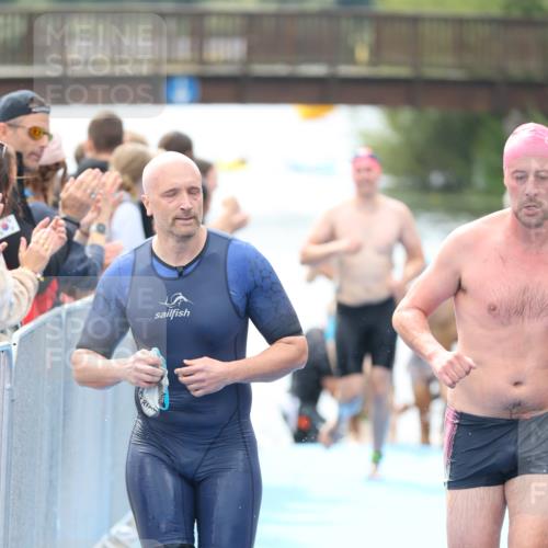 25.08.2024 - Elbe Triathlon Hamburg H.Heesch http://msf.ph/oto/6839915 25.08.2024 14:06:11 Schwimmen 6, 7, 10, 17, 18, 23, 28, 30 meine-sportfotos.de