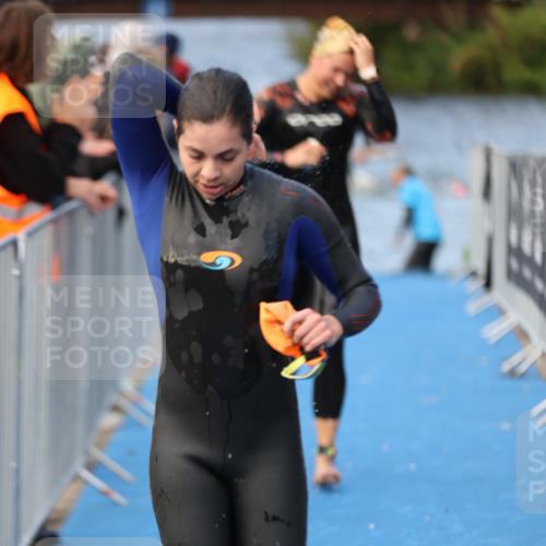 25.08.2024 - Elbe Triathlon Hamburg H.Heesch http://msf.ph/oto/6839916 25.08.2024 08:43:48 Schwimmen 110, 117, 142, 153, 167, 176, 182, 190 meine-sportfotos.de
