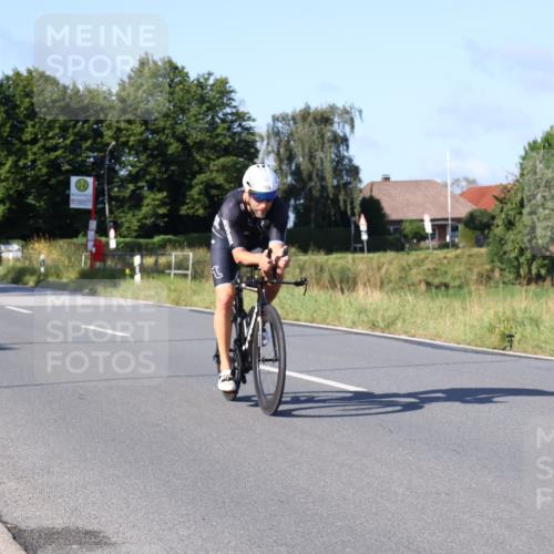 25.08.2024 - Elbe Triathlon Hamburg Fuchs,  Jonas http://msf.ph/oto/6839917 25.08.2024 09:37:18 Radfahren 496, 198, 208 meine-sportfotos.de