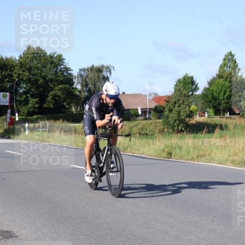 25.08.2024 - Elbe Triathlon Hamburg Fuchs,  Jonas http://msf.ph/oto/6839923 25.08.2024 09:37:19 Radfahren 496, 198, 208 meine-sportfotos.de