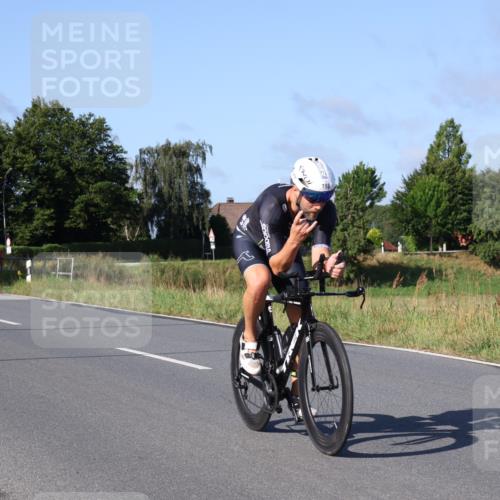25.08.2024 - Elbe Triathlon Hamburg Fuchs,  Jonas http://msf.ph/oto/6839929 25.08.2024 09:37:19 Radfahren 496, 198, 208 meine-sportfotos.de