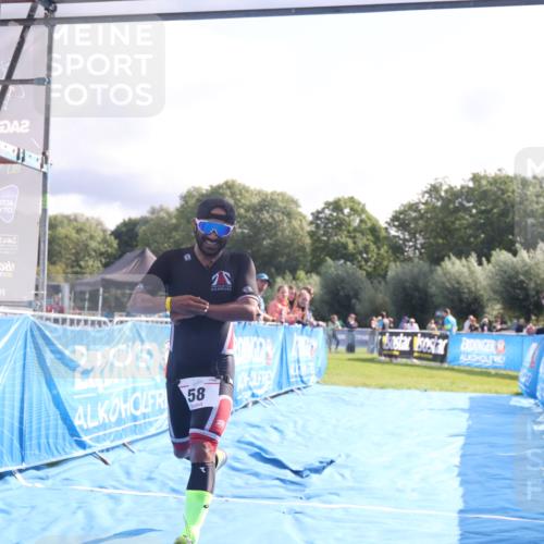 25.08.2024 - Elbe Triathlon Hamburg H.Heesch http://msf.ph/oto/6839932 25.08.2024 10:26:34 Ziel 58 meine-sportfotos.de