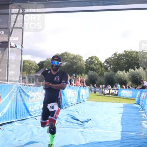 25.08.2024 - Elbe Triathlon Hamburg H.Heesch http://msf.ph/oto/6839947 25.08.2024 10:26:34 Ziel 58 meine-sportfotos.de