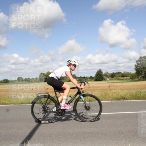 25.08.2024 - Elbe Triathlon Hamburg Fuchs,  Jonas http://msf.ph/oto/6839951 25.08.2024 11:03:30 Radfahren 1698, 1626, 1619, 1608 meine-sportfotos.de