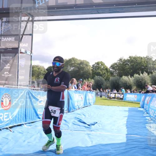 25.08.2024 - Elbe Triathlon Hamburg H.Heesch http://msf.ph/oto/6839952 25.08.2024 10:26:34 Ziel 58 meine-sportfotos.de