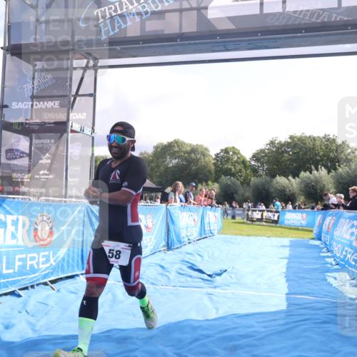 25.08.2024 - Elbe Triathlon Hamburg H.Heesch http://msf.ph/oto/6839971 25.08.2024 10:26:35 Ziel 58 meine-sportfotos.de